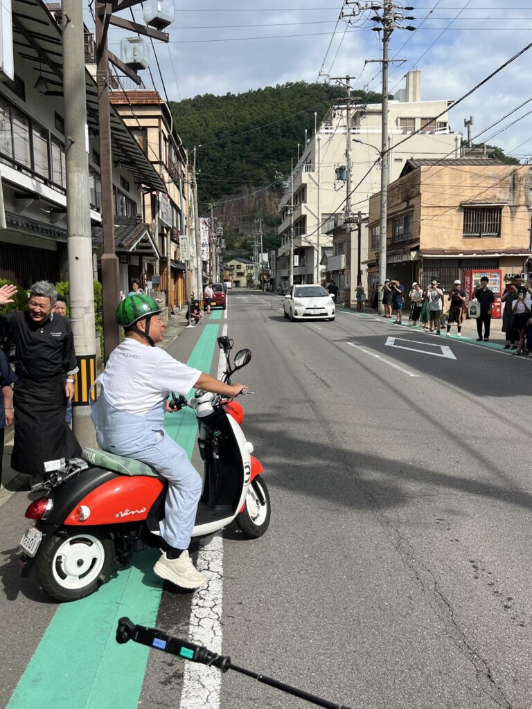 【テレビ】「普通に迷惑」　出川哲朗　ファンが投稿した電動バイクでの“神対応”姿に物議…　テレ東「十分に配慮しロケ行う」